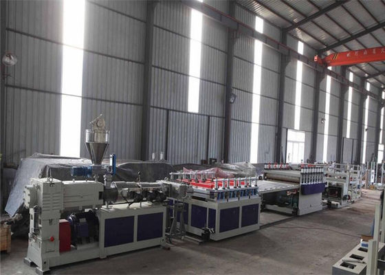 Un buon prezzo. linea di produzione del bordo di 380V 50HZ WPC per mobilia una garanzia da 1 anno in linea