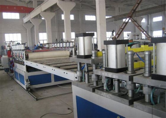 Un buon prezzo. Macchina del bordo della schiuma dell'estrusione WPC dello strato di WPC/linea di produzione bordo di Wpc in linea