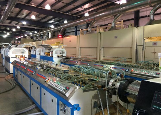 Un buon prezzo. Linea di produzione di plastica di legno di profilo della macchina WPC del composto per la finestra in linea