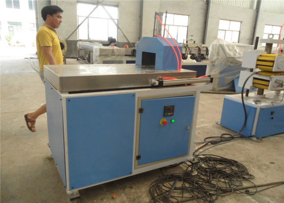 Un buon prezzo. Espulsore di plastica del gambo della vite del gemello della macchina dell'estrusione di profilo del PE dei pp completamente automatico in linea