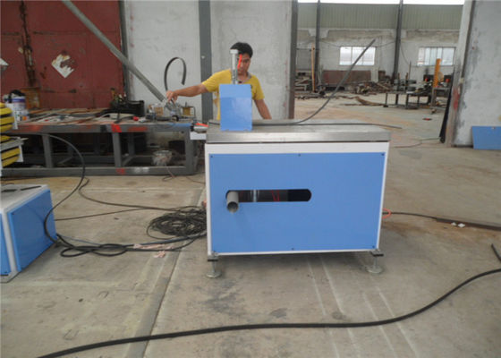 Un buon prezzo. Linea di produzione del pannello di parete del macchinario/PVC WPC dell'espulsore del pannello per soffitti del PVC in linea