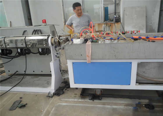 Linea di estrusione di profili di plastica personalizzata Tecnologia avanzata di lavorazione Porto di Qingdao