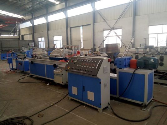 Un buon prezzo. Linea di plastica dell'estrusione di profilo della piattaforma PE/dei pp, macchinario dell'estrusione di profilo del vassoio di WPC in linea