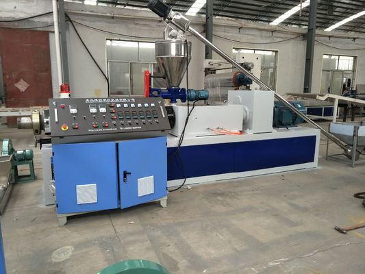 Il PVC elettrico cabla i granelli di plastica lavora la macchina a macchina gemellata della pelletizzazione del PVC della vite