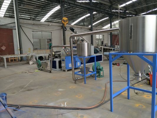 Linea di produzione di plastica riciclata del granello dei fiocchi con la doppia fase, macchina di granulazione di plastica dell'estrusione