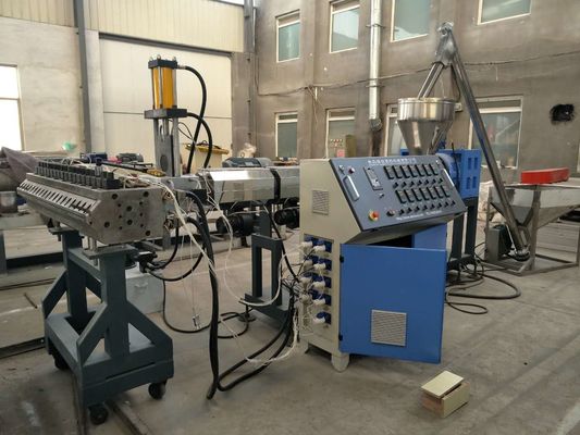 Un buon prezzo. Due macchina del bordo della schiuma del PVC della crosta della vite WPC con il motore di Siemens, a basso rumore in linea
