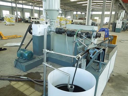 Un buon prezzo. Linea di produzione ondulata automatica del tubo, singolo estrusore a vite del tubo flessibile del manicotto idraulico di Sprial in linea