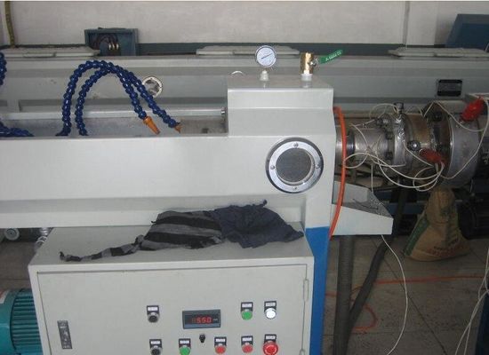 Un buon prezzo. Linea di plastica completamente automatica PE Sprial dell'estrusione del tubo dei pp che avvolge fabbricazione delle bande in linea