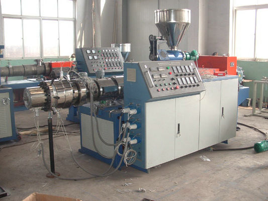 Un buon prezzo. Il PVC convoglia la macchina dell'estrusione, tubo del condotto elettrico del PVC della plastica che prepara la macchina/plastica processo a macchina dell'estrusione in linea