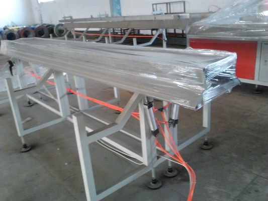 Un buon prezzo. Linea di produzione di plastica del tubo del PVC macchina dell'estrusione del tubo dell'estrusore a vite del gemello/PVC per irrigazione/tubo in linea