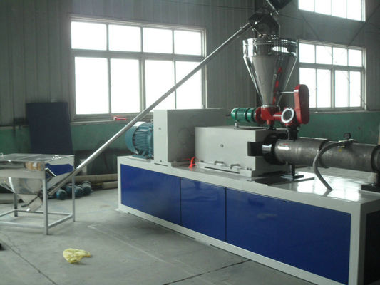 Un buon prezzo. Striscia vuota o continua dell'estrusione di profilo del PVC della plastica, macchinario di profilo della porta della finestra in linea
