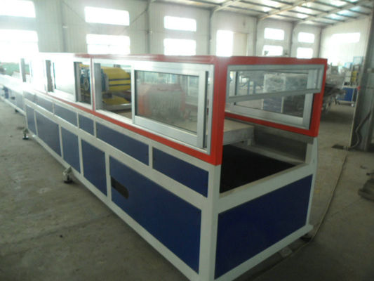Un buon prezzo. Linea di produzione di plastica automatica di profilo con il doppio estrusore a vite in linea