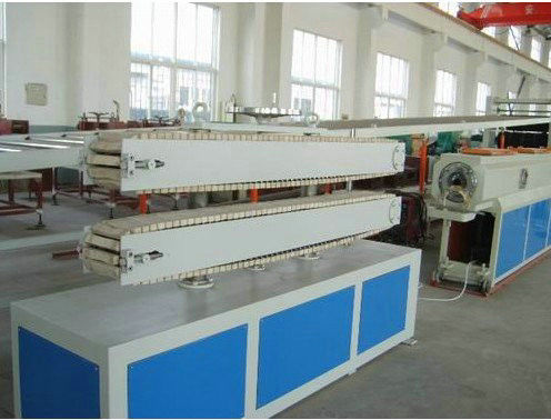 Un buon prezzo. Linea di plastica 200kg/H dell'estrusione del tubo per il tubo del centro del silicio dell'HDPE in linea