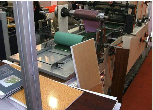 Un buon prezzo. Macchina composita di plastica di legno dell'estrusione della vite gemellata conica per il pannello di parete in linea
