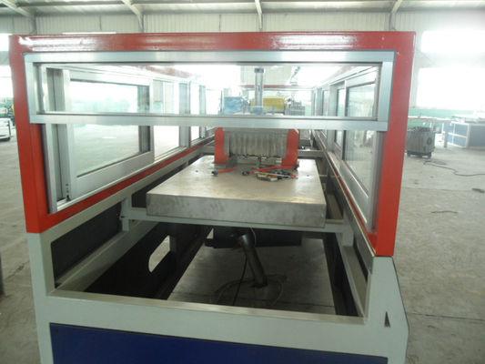 Un buon prezzo. Linea automatica dell'estrusione del PE WPC, estrusore a vite gemellato conico in linea