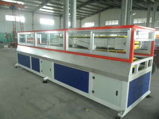 Un buon prezzo. Linea di produzione decorativa di profilo del pavimento WPC, 160kg/h - 280kg/h in linea