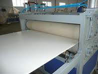 Un buon prezzo. Espulsore composito di plastica di legno completamente automatico del bordo della macchina/mobilia del bordo della schiuma di WPC in linea