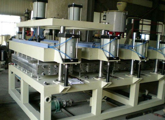 Un buon prezzo. Linea di produzione di legno del bordo della schiuma del PVC della plastica della doppia vite alta velocità in linea