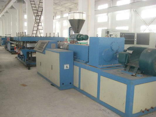 Un buon prezzo. Macchina insonorizzata/non tossica 350kg/H del bordo della schiuma del PVC di WPC Celuka in linea