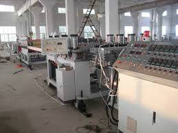 Un buon prezzo. Gemello - macchina del bordo della schiuma del PVC della vite/linea di produzione/linea dell'estrusione completamente automatica in linea