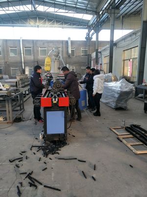 Un buon prezzo. Linea di produzione ondulata a parete semplice del tubo del PE, linea di scolo ondulata in linea