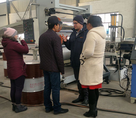 Un buon prezzo. Bordo della schiuma della crosta del PVC WPC che fa macchina, linea di produzione di plastica del bordo della schiuma della mobilia di WPC in linea