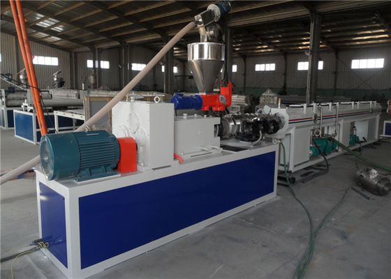 Linea di produzione di plastica del tubo del PVC macchina della plastica dell'espulsore del tubo del PVC di serie di GF
