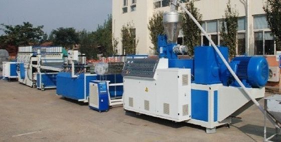 Un buon prezzo. Doppio espulsore di strato della schiuma del bordo del PVC Celluka della vite, linea di produzione del bordo di Wpc della schiuma in linea
