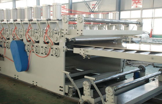 Un buon prezzo. Linea di plastica dell'estrusione del bordo della schiuma della mobilia PVC/di WPC con spessore di 30mm - di 3mm in linea