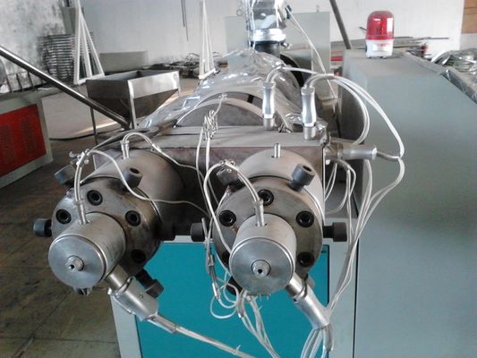 Un buon prezzo. Linea di plastica dell'estrusione del tubo della vite del gemello del PVC, macchina dell'espulsore del tubo in linea