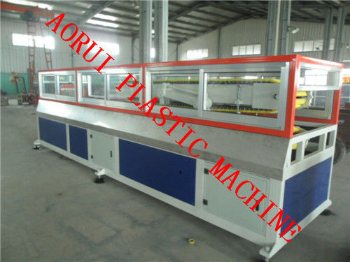 Un buon prezzo. Linea di plastica dell'estrusione di profilo della porta della finestra del PVC WPC, profilo della polvere di PVC+Wood che fa macchinario in linea