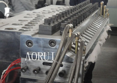 Un buon prezzo. Linea di produzione di plastica di legno automatica completa fase di 3 per il tabellone per le affissioni in linea