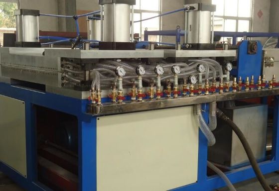 Un buon prezzo. Singola linea vuota di plastica dell'estrusione dello strato del PC pp dell'estrusore a vite, bordo vuoto che fa macchina in linea