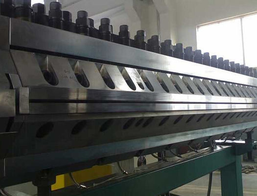Un buon prezzo. Linea di plastica di plastica di legno espulsore dell'estrusione del bordo del PVC del PE dei pp del modello della costruzione in linea