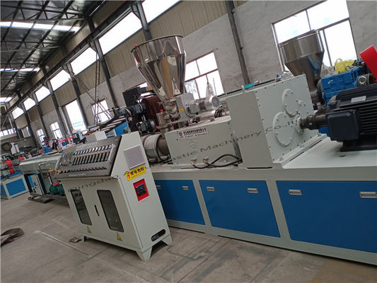 Linea di produzione di tubi in PVC in plastica avanzata e efficiente con regolatore di temperatura OMRON