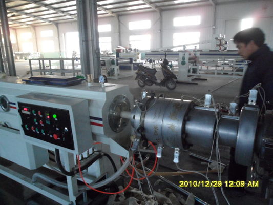 Un buon prezzo. Linea di plastica di rinforzo a spirale dell'estrusione del tubo del tubo del filo di acciaio del PVC in linea