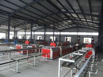 Un buon prezzo. Linea rendimento elevato a basso rumore dell'estrusione di profilo del PVC WPC della plastica del CE ISO9001 in linea