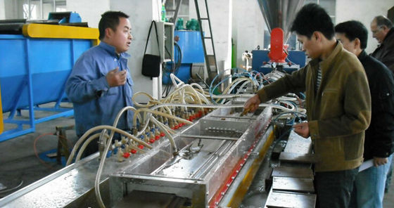 Un buon prezzo. la linea di produzione di plastica di profilo 380V, legno ha spumato linea/processo dell'estrusione di profilo del PVC in linea