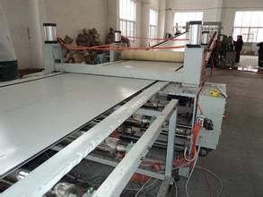 Un buon prezzo. Tre - linea di produzione del bordo della costruzione di strato WPC per l'estrusione della cassaforma del PVC WPC in linea
