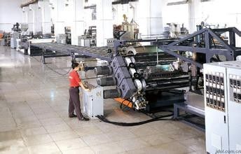 Un buon prezzo. macchina dell'estrusione del bordo della schiuma del PVC di 380V 50HZ, linea di produzione di plastica del bordo in linea