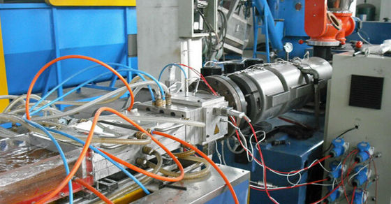 Un buon prezzo. Linea gemellata dell'estrusione di profilo del PVC della plastica dell'estrusore a vite piccola per la bordatura dell'angolo della parete in linea