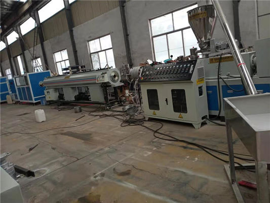 Un buon prezzo. tubo di plastica 200kg/H che fa la linea di produzione del tubo del PVC delle macchine 250mm in linea