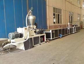 Un buon prezzo. Linea di produzione di WPC, linea dell'estrusione del piatto della porta del PVC di W 600-1250mm in linea