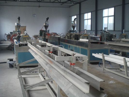 Un buon prezzo. Linea composita di plastica di legno automatica dell'estrusione, due espulsore della vite WPC in linea