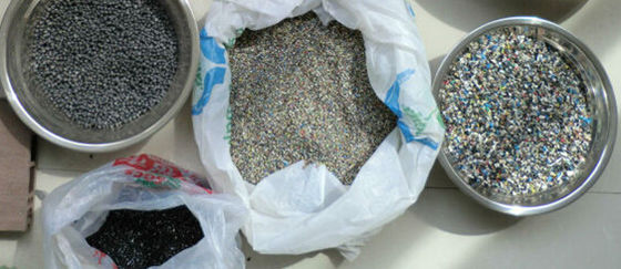 Un buon prezzo. Macchina calda del granello di taglio del PVC, espulsore della plastica della pallina della vite del doppio del PVC in linea