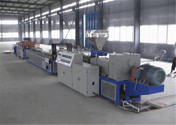 Un buon prezzo. La macchina del bordo della schiuma del PVC della mobilia, crosta di plastica ha spumato macchina del bordo in linea