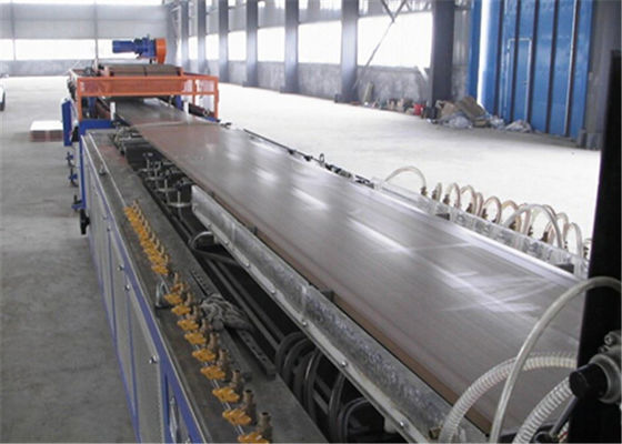 Un buon prezzo. Macchina impermeabile del bordo della schiuma di WPC, doppio estrusore a vite di plastica di legno in linea