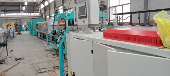 Un buon prezzo. espulsore ondulato doppio del tubo del PVC di 200mm completamente automatico in linea
