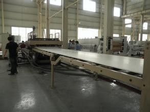 Un buon prezzo. Macchina del bordo della schiuma del PVC WPC WPC del bagno, estrusore a vite gemellato conico riciclato in linea