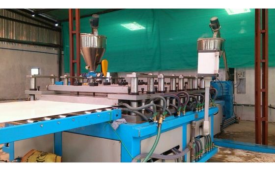 Un buon prezzo. Doppi macchina/espulsore conici professionali del bordo della schiuma della vite WPC in linea